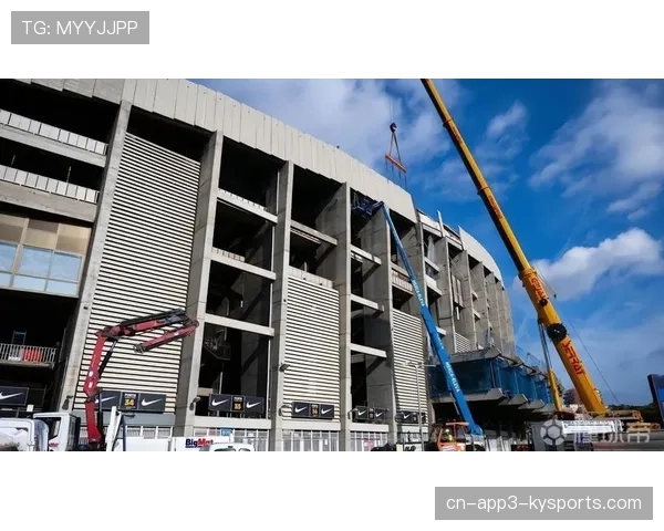 巴萨新诺坎普工程最新航拍：南看台顶棚结构已合拢